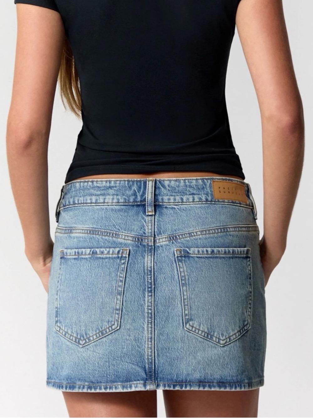 PACSUN Bella Stretch Medium Indigo
Mid Rise Jean Mini Skirt size 26 EUC cotton